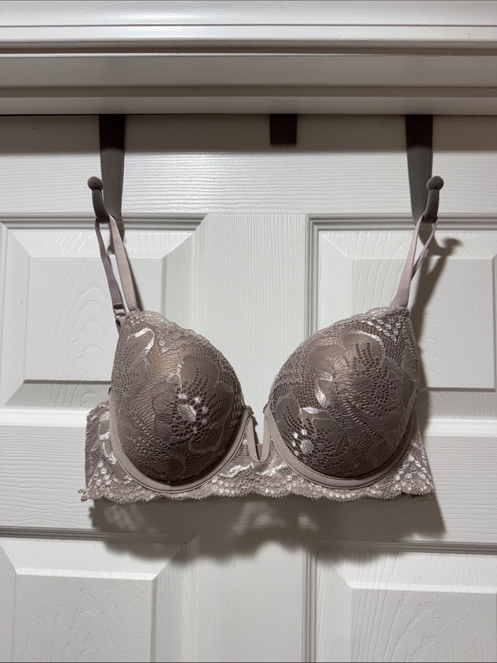Pretty taupe colored lace bra 34C